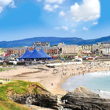 Liberty House - Bundoran Seaside Family & Surfers * Single Street