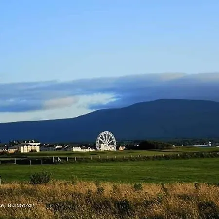 Liberty House - Bundoran Seaside Family & Surfers Feriehus Single Street