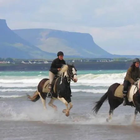 Liberty House - Bundoran Seaside Family & Surfers Nyaraló Single Street