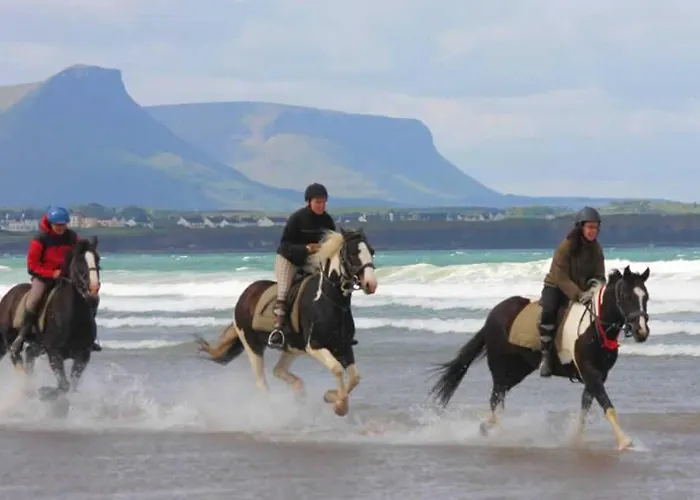 Liberty House - Bundoran Seaside Family & Surfers Дом отдыха Single Street