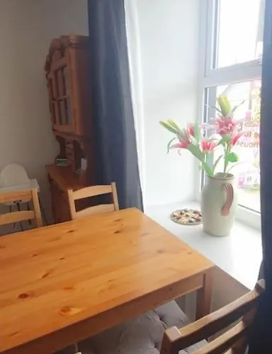 Liberty House - Bundoran Seaside Family & Surfers Single Street