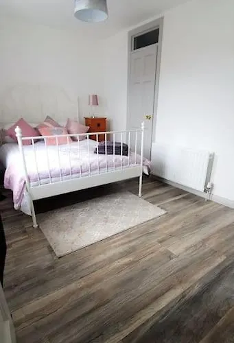 Liberty House - Bundoran Seaside Family & Surfers Single Street